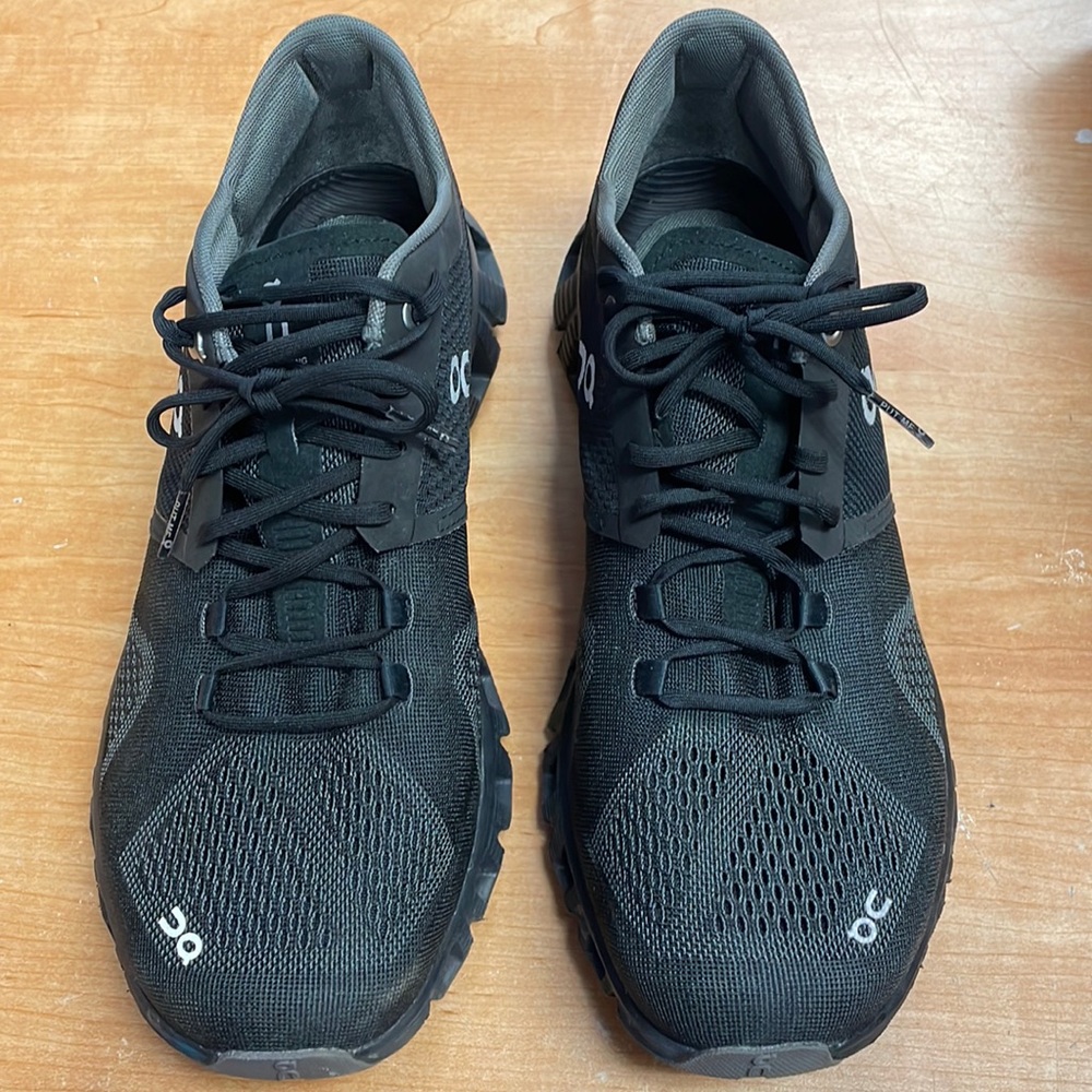 Womens Cloud X On Running Shoes size 9